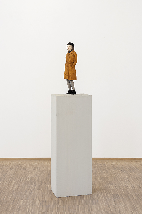 Stephan  Balkenhol - Femme en trenchcoat, 2018